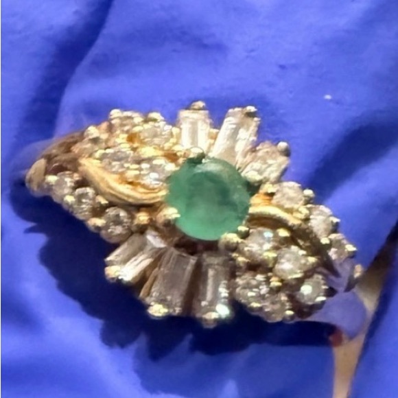 Vintage 10kt Gold Emerald & 19 Genuine Diamond Ballerina (cocktail) Ring 7 1/2 - Picture 4 of 16